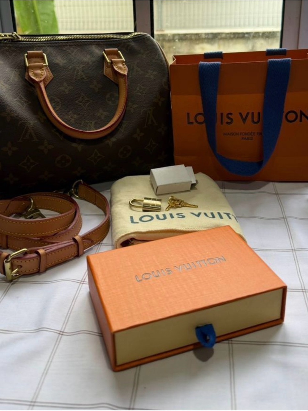 Authentic Louis Vuitton Speedy 25 Bandouliere
Monogram Bag